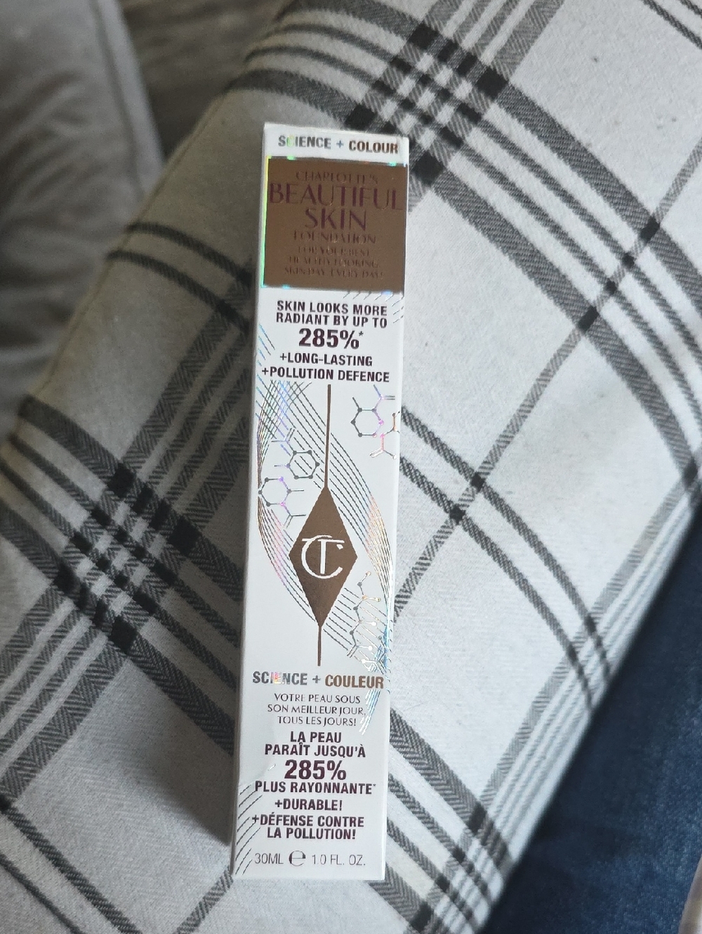 Charlotte tilbury  beautiful skin foundation in color 2 neutral